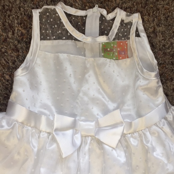 Beautiful dress size 4 - Picture 4 of 7